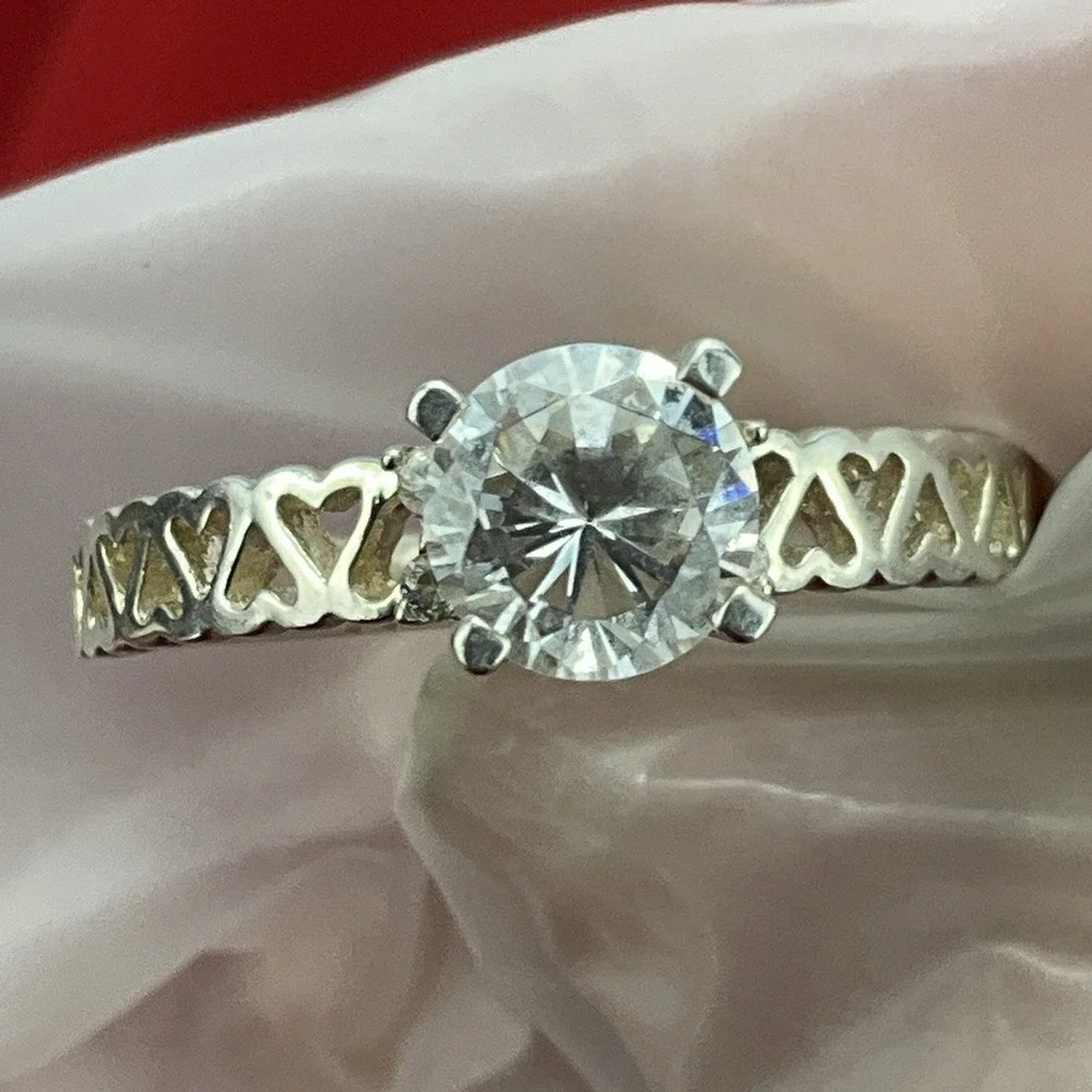 Vintage Cubic Zirconia Hearts Cut Out Sterling Silver Ring Size‎ 9